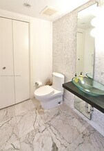 200 Biscayne Boulevard Way, Unit 4407 in Miami, FL - Foto de edificio - Building Photo