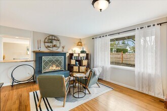 6935 SW Taylors Ferry Rd in Portland, OR - Building Photo - Building Photo