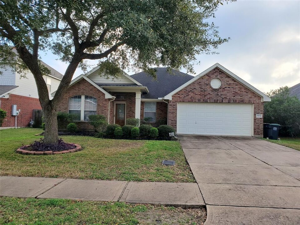 7504 Waterlilly Ln in Pearland, TX - Building Photo