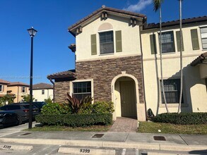 9399 W 33rd Ln in Hialeah, FL - Building Photo - Building Photo