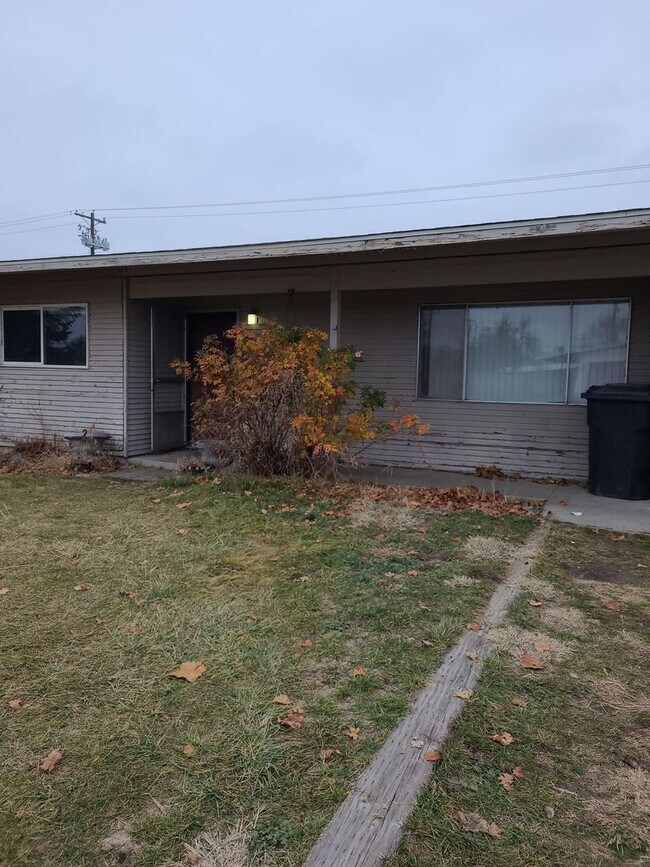 8912 Travis Dr in Moses Lake, WA - Building Photo - Building Photo