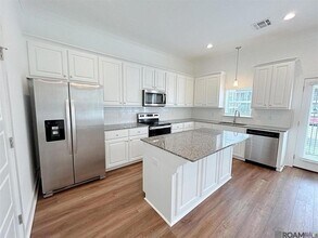610 Lake Shelf Dr in Baton Rouge, LA - Building Photo - Building Photo