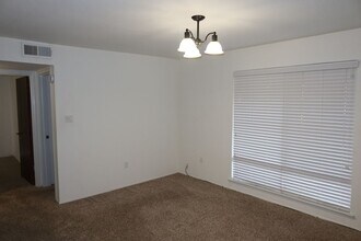 7374 Farm Dale Wy in Sacramento, CA - Building Photo - Building Photo