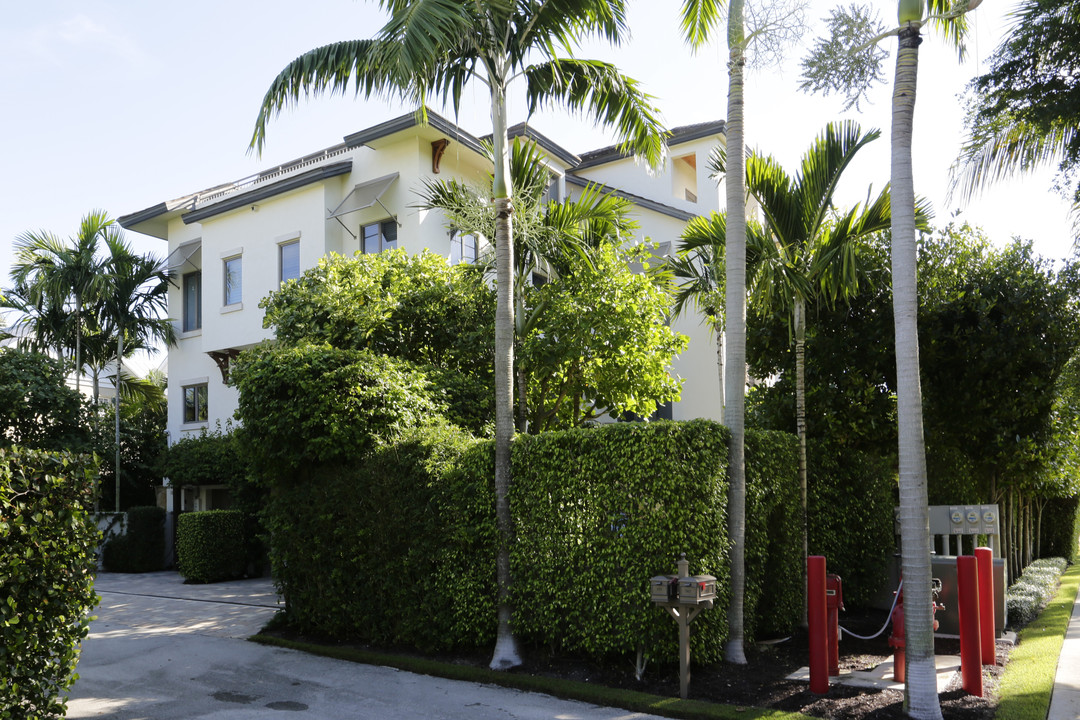 976 6th St S in Naples, FL - Foto de edificio