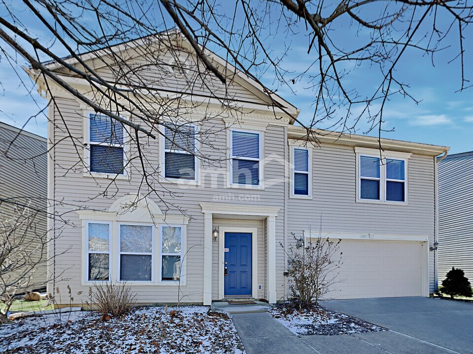 6887 Merritt Ridge Way in Avon, IN - Foto de edificio
