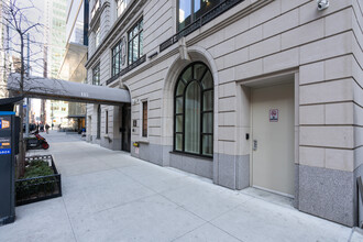 115 E 55th St in New York, NY - Building Photo - Building Photo