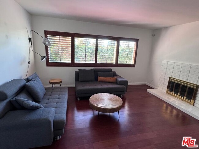 2925 Dona Susana Dr in Los Angeles, CA - Building Photo - Building Photo