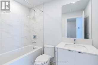 4130-4130 Parkside Village Dr in Mississauga, ON - Building Photo - Building Photo