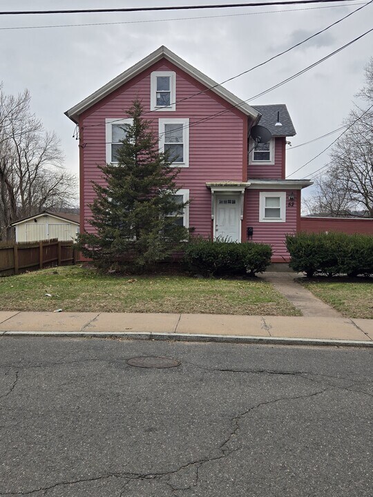 52 Pearl St in Manchester, CT - Building Photo