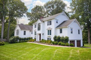 38 Berndale Dr in Westport, CT - Building Photo