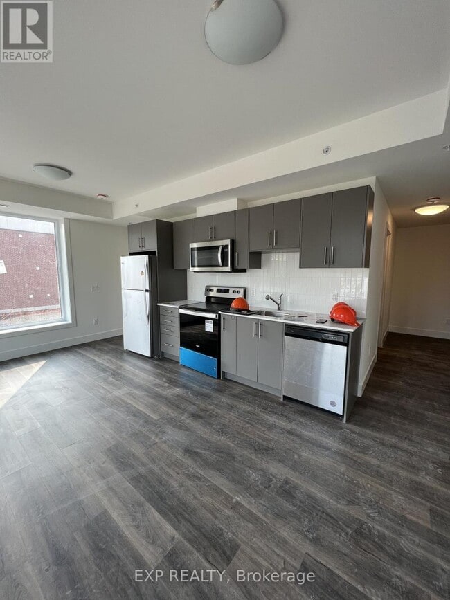 103 Roger St in Waterloo, ON - Building Photo - Building Photo