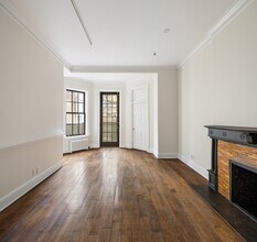 127 E 69th St in New York, NY - Building Photo - Building Photo