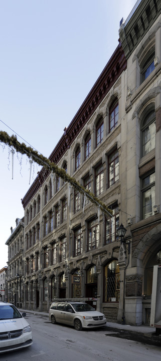 40-50 Saint-Paul O in Montréal, QC - Building Photo