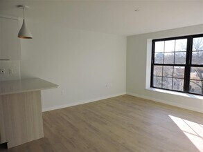 9 Soden St, Unit 502 in Cambridge, MA - Foto de edificio - Building Photo