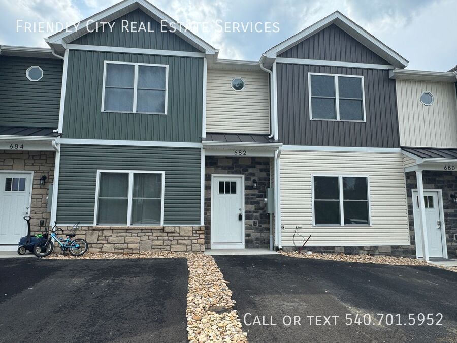 682 Zephyr Dr in Rockingham, VA - Building Photo