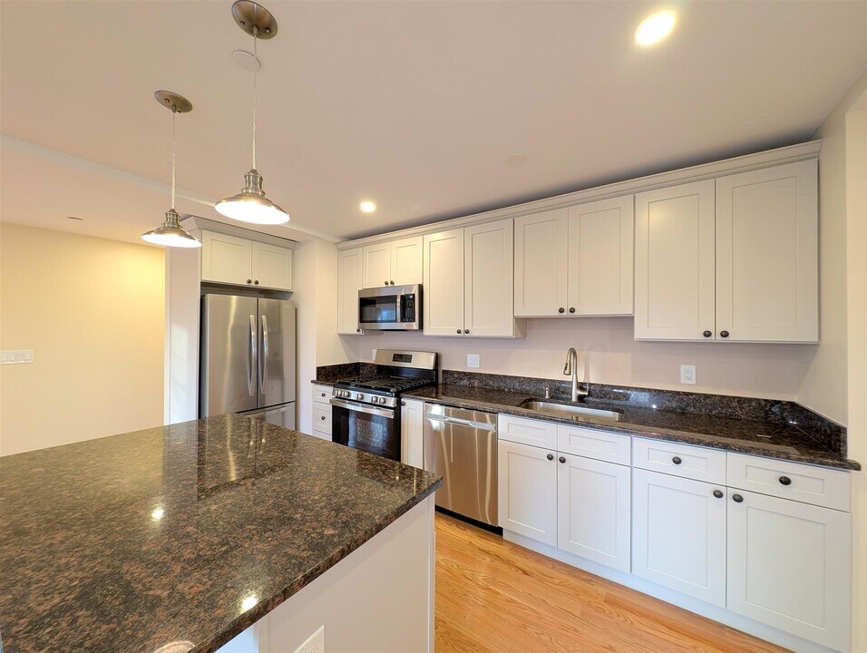 628 Trapelo Rd, Unit 2 in Belmont, MA - Foto de edificio