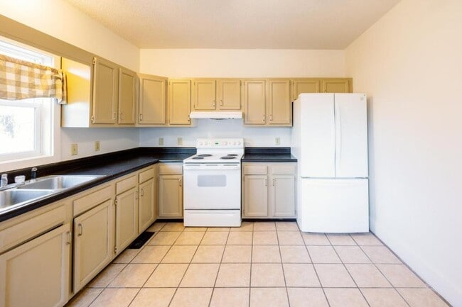 property at 317 W 4th St