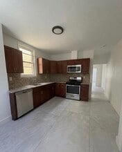 132 Bayview Ave in Jersey City, NJ - Building Photo - Building Photo