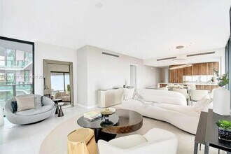 9901 W Bay Harbor Dr, Unit 401 in Bay Harbor Islands, FL - Foto de edificio - Building Photo