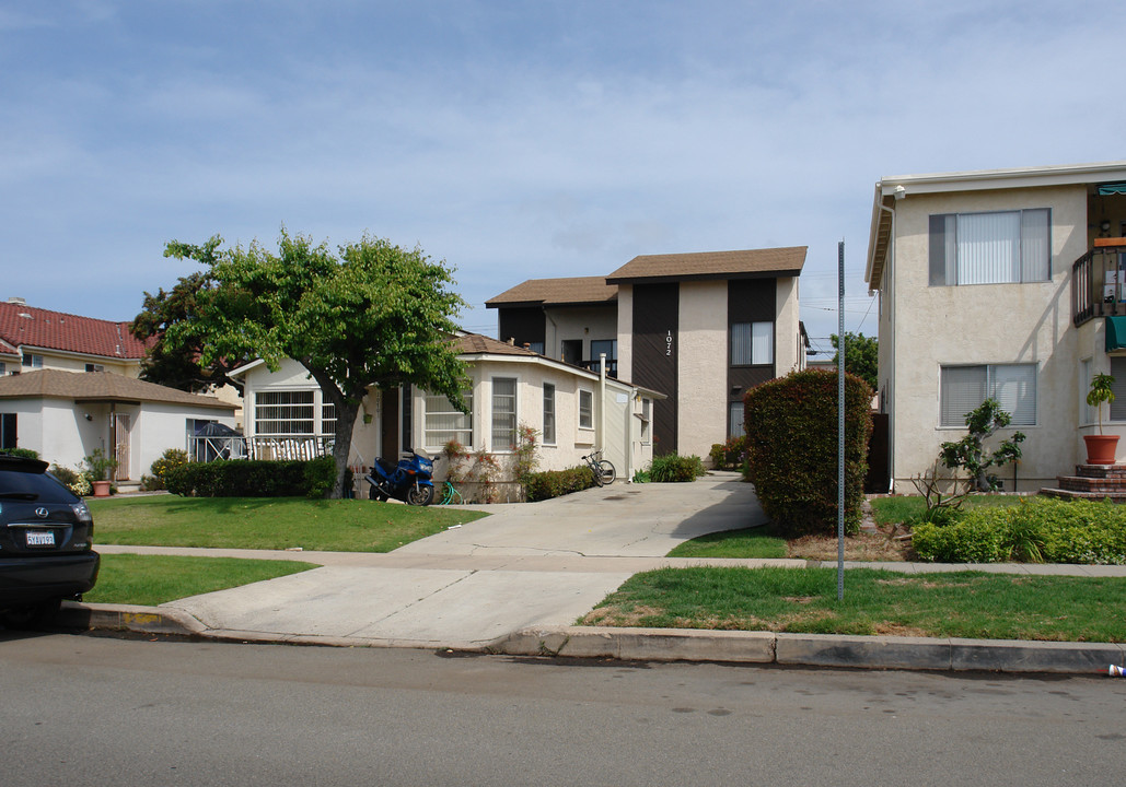 1070-1072 Diamond St in San Diego, CA - Building Photo