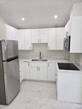 471 W Harvard St, Unit A in Glendale, CA - Building Photo - Building Photo