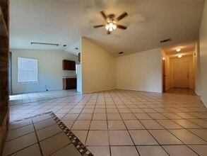 2210 N Celia Dr in Cedar Park, TX - Foto de edificio - Building Photo