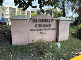 8411 NW 8th St in Miami, FL - Building Photo
