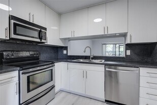 2474 NW 89th Dr in Coral Springs, FL - Building Photo