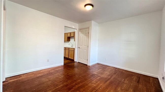 property at 1113 E 2nd St