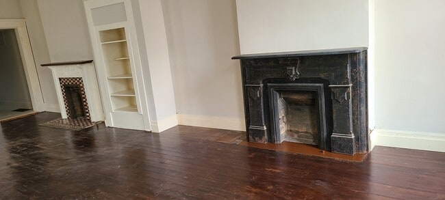 208 E 9th St, Unit 1