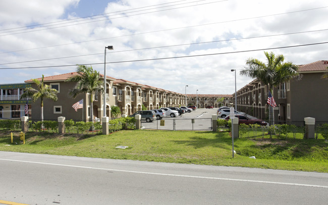 Jeannie Townhomes in Hialeah, FL - Foto de edificio - Building Photo