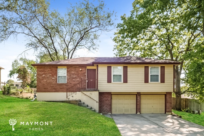 5400 NW Downing St in Blue Springs, MO - Building Photo