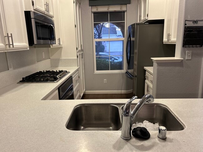 3126 Tolliver St in Sacramento, CA - Foto de edificio - Building Photo