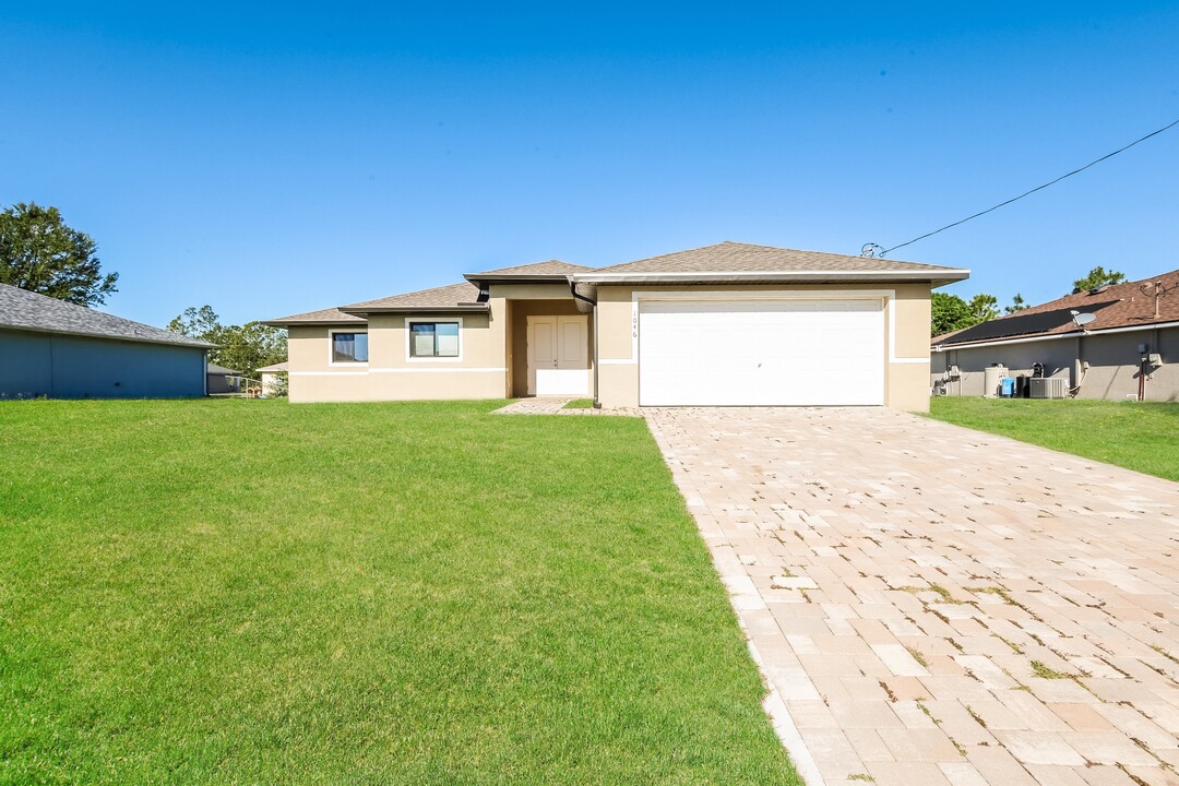 1046 Citrus Ave S in Lehigh Acres, FL - Foto de edificio