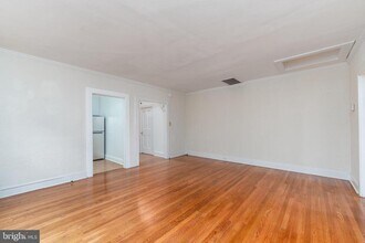 8 W Madison St, Unit 41 in Baltimore, MD - Building Photo - Building Photo