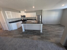 472 Montana in Belleville, MI - Building Photo