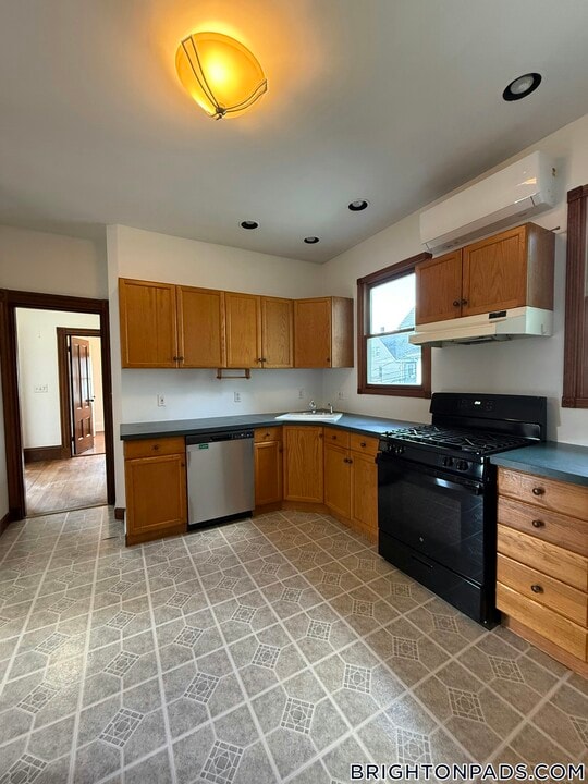 32 Etna St in Boston, MA - Building Photo
