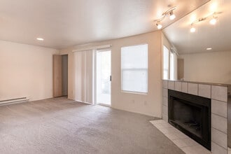 Sunnydale in Tukwila, WA - Foto de edificio - Interior Photo