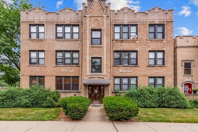 property at 5659 N Artesian Ave