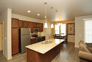 Hobart Crossing Luxury Apartments in Green Bay, WI - Building Photo - Building Photo