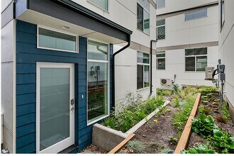 910 W Emerson St in Seattle, WA - Foto de edificio - Building Photo
