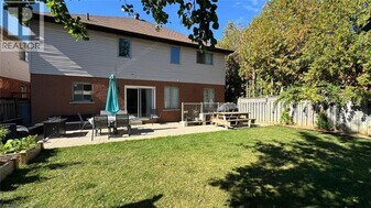 59 Bridgeport Crescent in Ancaster, ON - Building Photo