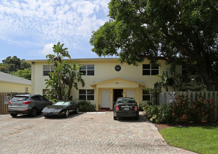 530 NE 15th Ct in Fort Lauderdale, FL - Building Photo - Building Photo