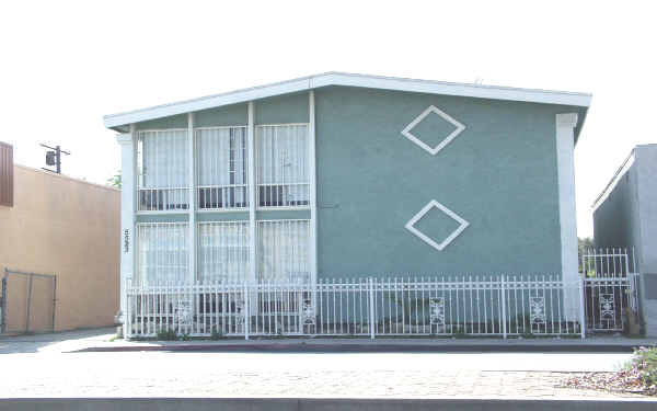 5523 Atlantic Ave in Long Beach, CA - Foto de edificio - Building Photo