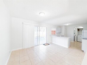 1300 Carey Glen Cir in Orlando, FL - Building Photo - Building Photo