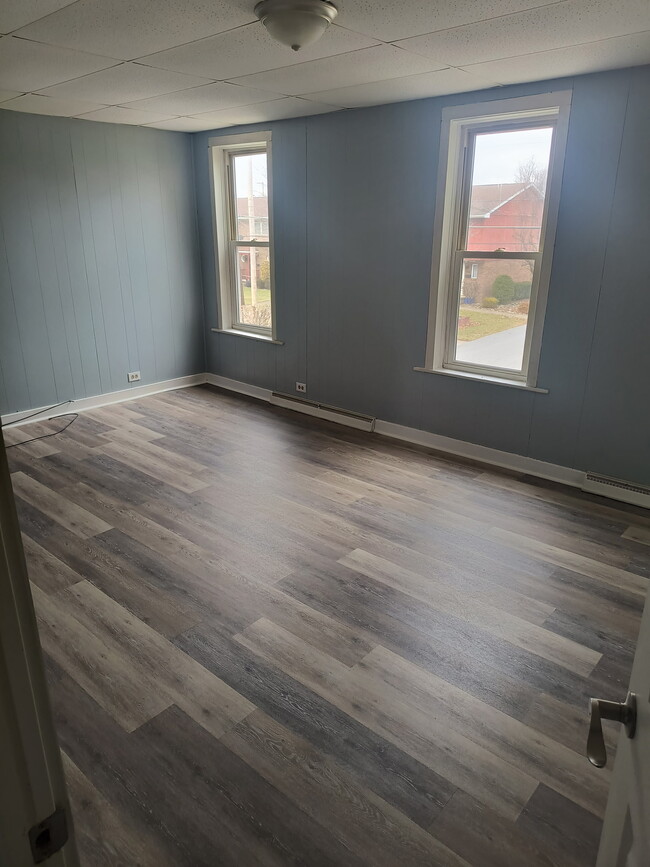 108 1/2 E 2nd Ave in DuBois, PA - Foto de edificio - Building Photo