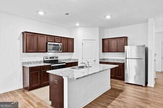 354 Shepard Dr in Dawsonville, GA - Building Photo - Building Photo