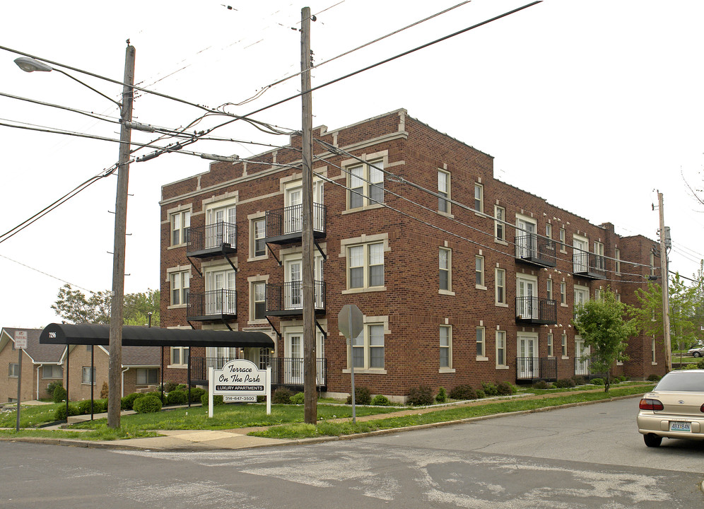 Terrace on the Park in St. Louis, MO - Building Photo