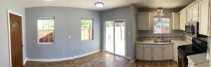 14602 Portland Ave SW in Lakewood, WA - Foto de edificio - Building Photo