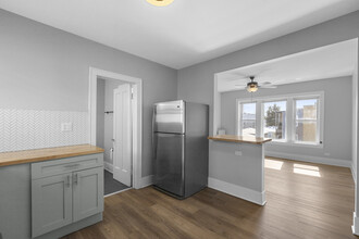 3222 W Grace St, Unit #1E in Chicago, IL - Building Photo - Building Photo